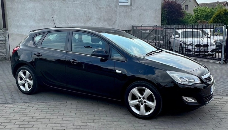 Opel Astra cena 26400 przebieg: 180000, rok produkcji 2010 z Jabłonowo Pomorskie małe 172
